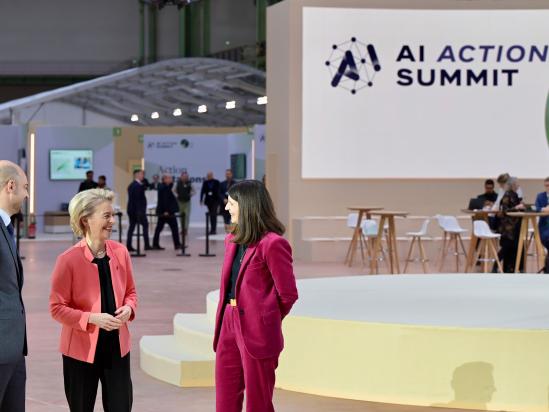 Председатель Европейской комиссии Урсула фон дер Ляйен на саммите по искусственному интеллекту в Париже